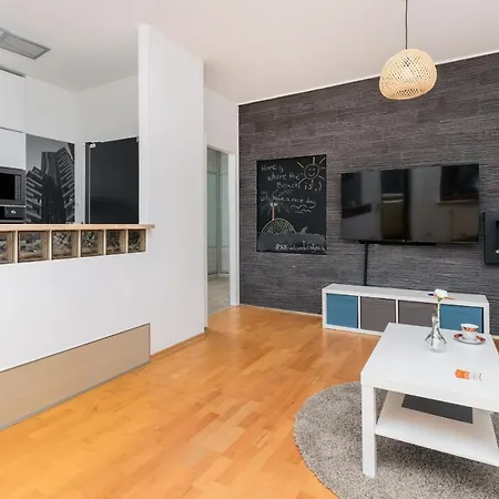 Apartment Family 2 Bedrooms & 1 Km To The By Renters *